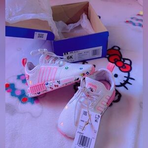 Hello Kitty NMD R1 Adidas
